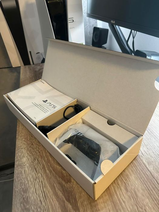 Konsola PlayStation 5 FAT (z wbudowanym napędem) - stan bardzo dobry