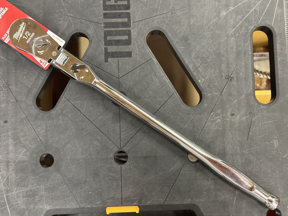 Тріскачка хромована шарнірна для головок 1/4, 3/8, 1/2'' MILWAUKEE, 216-457мм