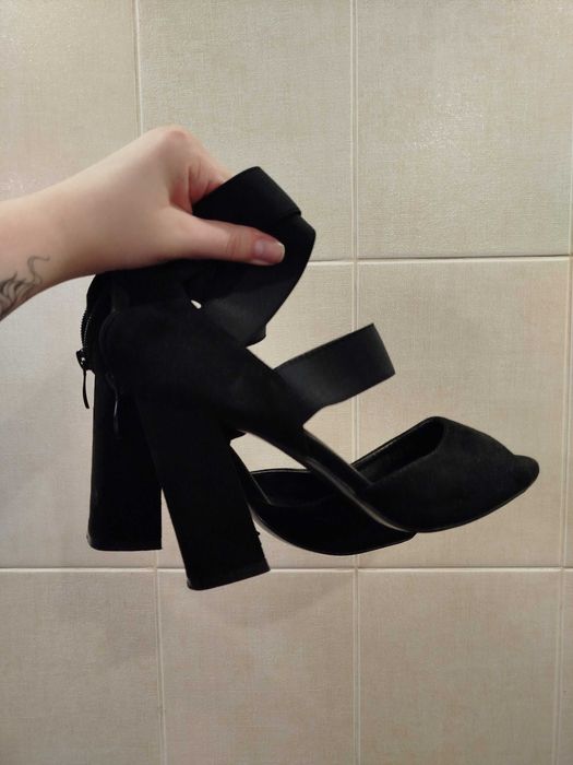 Підбори на товстому каблучку