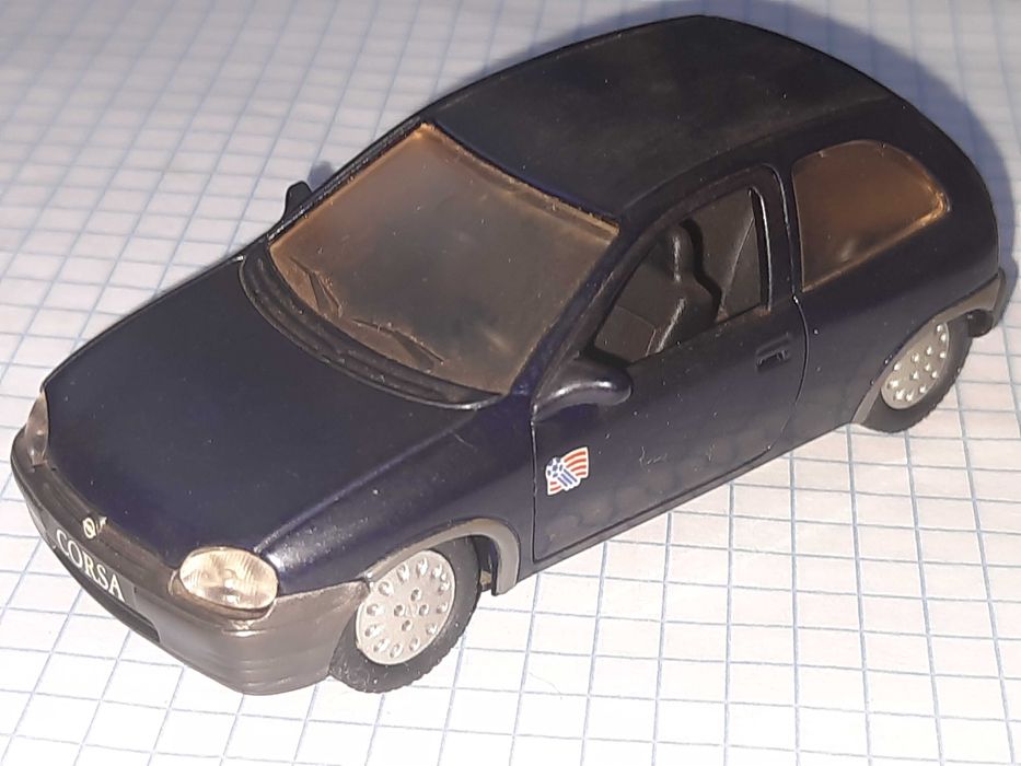 Модель автомобіля Opel Corsa 1:43 made in Germany #2