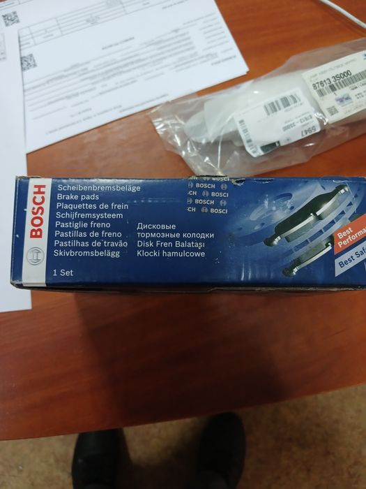 Продам тормозные колодки  Бош новые передние
