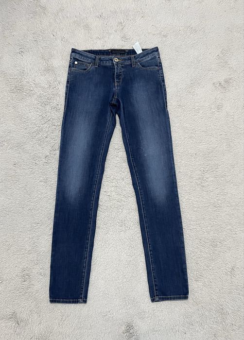 Trussardi r. S 26 niebieskie cienkie spodnie jeansy