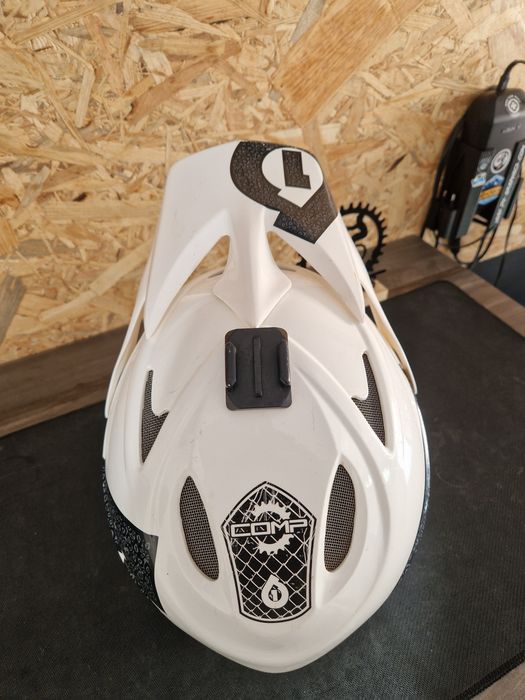 Capacete sixsixone