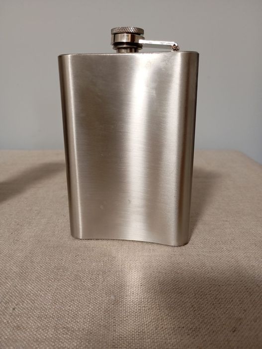 Фляга подарочная и набор металлических рюмок