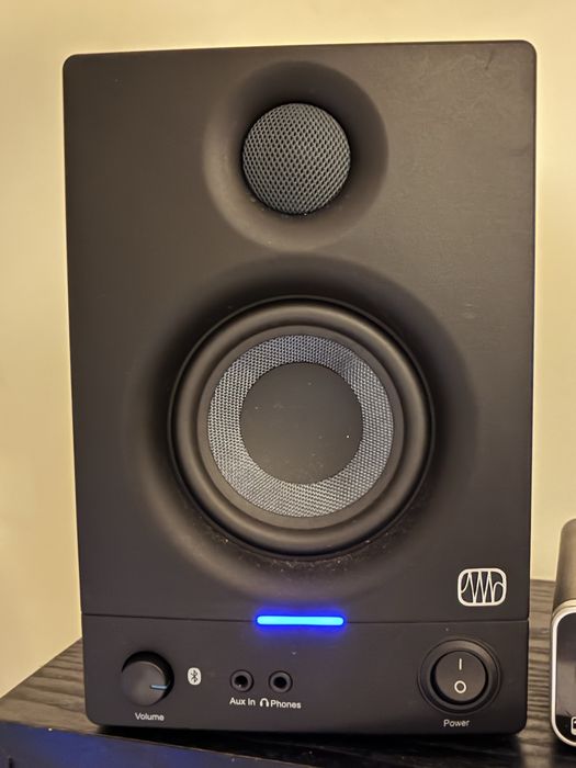 Presonus Eris 3.5 BT 2nd Gen e Eris Sub8 BT - pack de duas colunas monitoras de estudio e subwoofer de 8”. Ambos com Bluetooth e multiplas ligacoes.