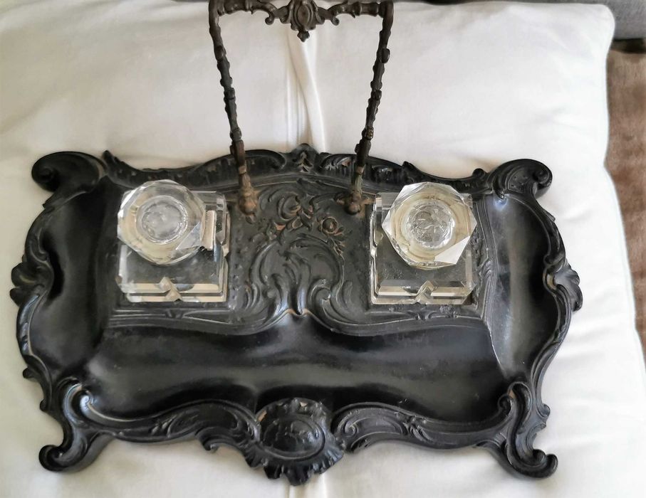 Tinteiro antigo em Ébano e depósitos em Cristal