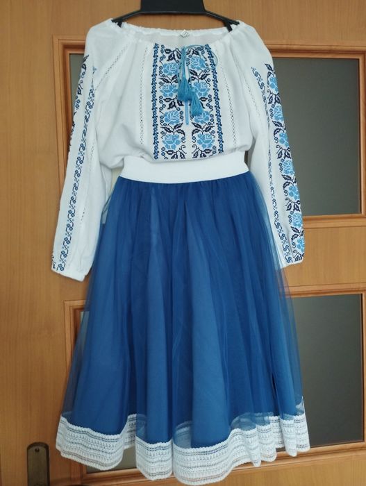 Вишиванка і спідничка