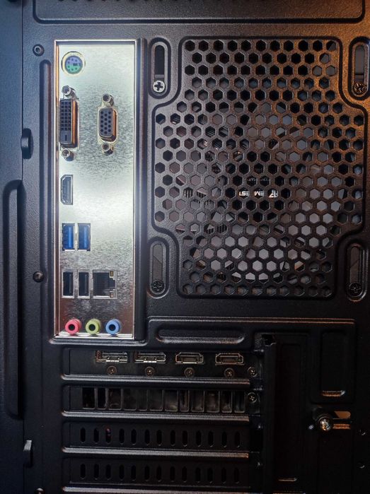 PC Gaming i5 9400 • GTX 1660 Super • 16GB 2400MHz • 480GB SSD • ARGB