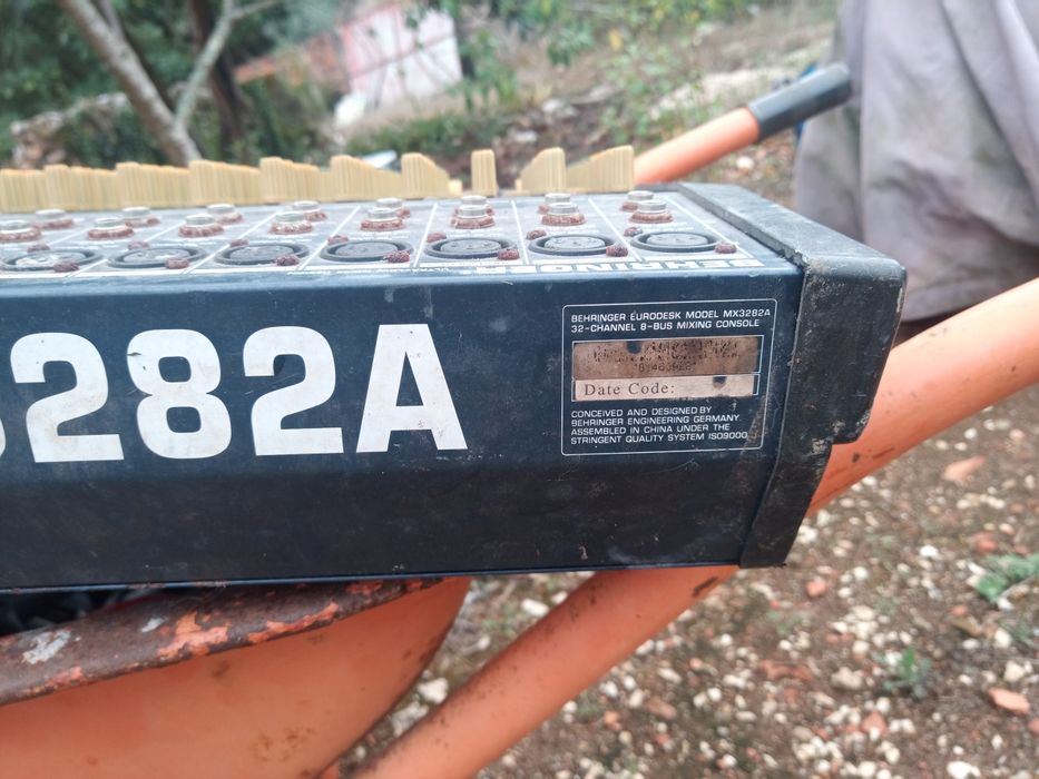 Behringer eurodesk mx 3282A  Avariada