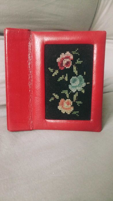 Szkatułka. Skóra. Haft. Rękodzieło. Pudełko.