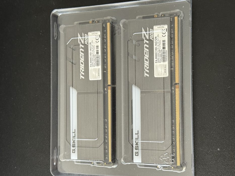 Trident Z G.Skill RGB DDR4-3000 16GB (2x8GB) CL15