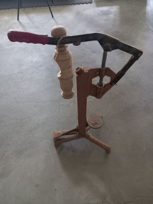 Maquina de engarrafar vinho antiga