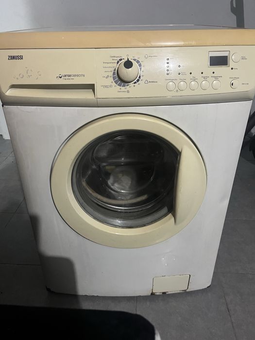 Vendo maquina de lavar roupa marca zanussi de 7 kg