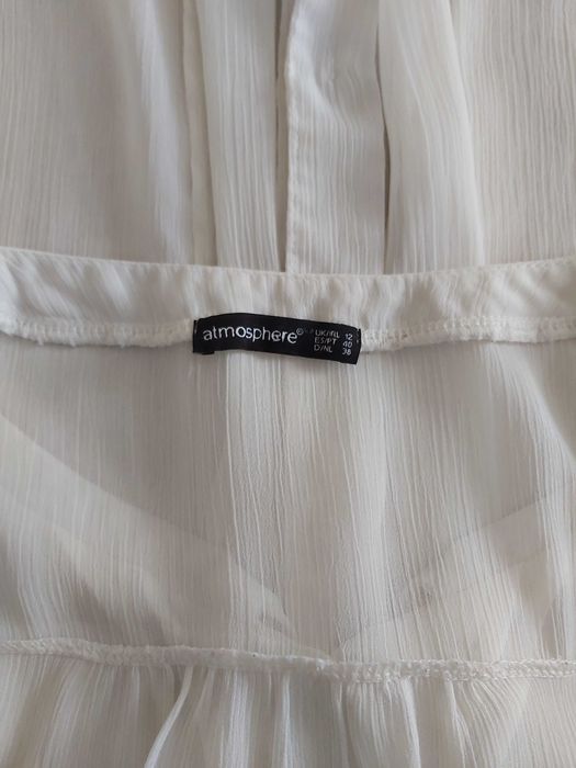 Elegancka bluzka w stylu vintage z rękawem 3/4 Guziki, dekolt V, Atmo