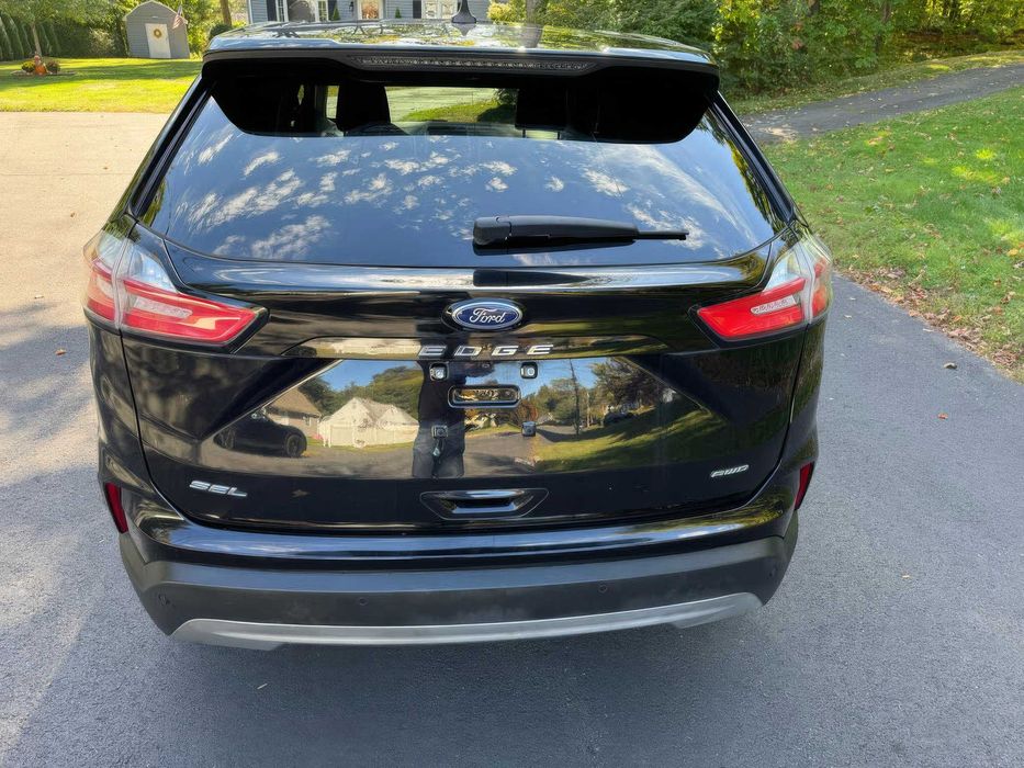 Ford Edge      2021