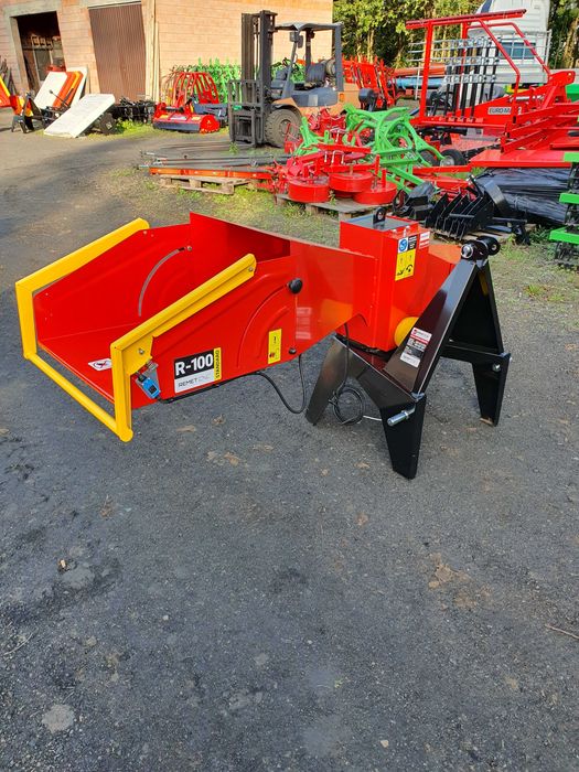 rozdrabniacz ogrodowy gałęzi rębak napęd przez WOM