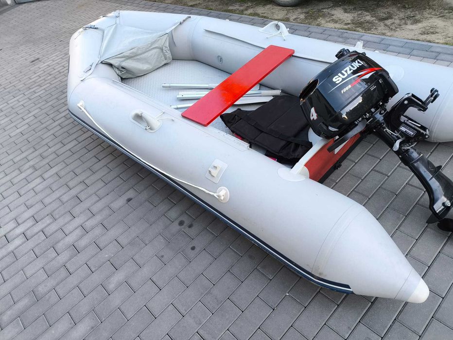 Ponton z silnikiem 4KM