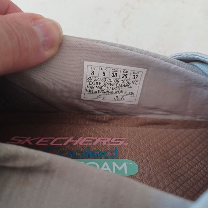 Skechers Memory foam Air Cooled 38/25 cm/ salon 349 zł