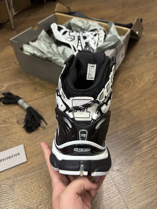 Нові Balenciaga Runner