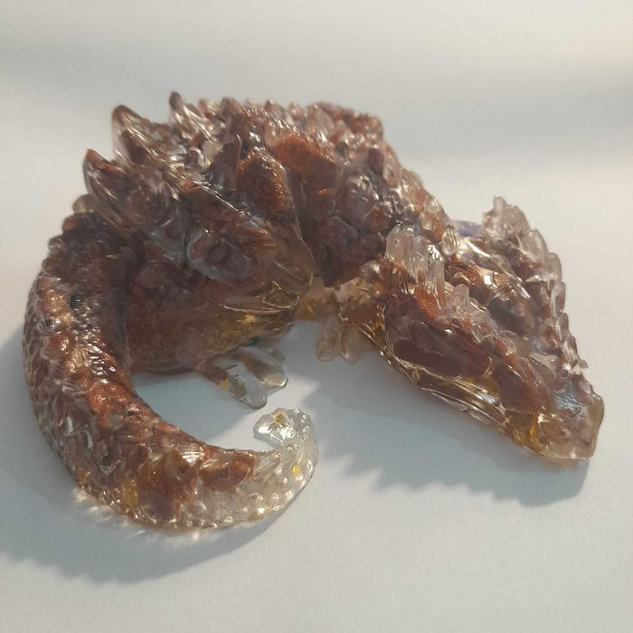 Dragões em resina com pedra semipreciosa