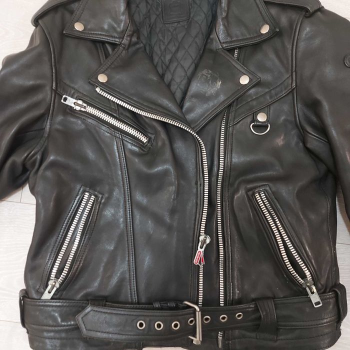 Шкіряна мотокуртка Hein Gericke чорного кольору.