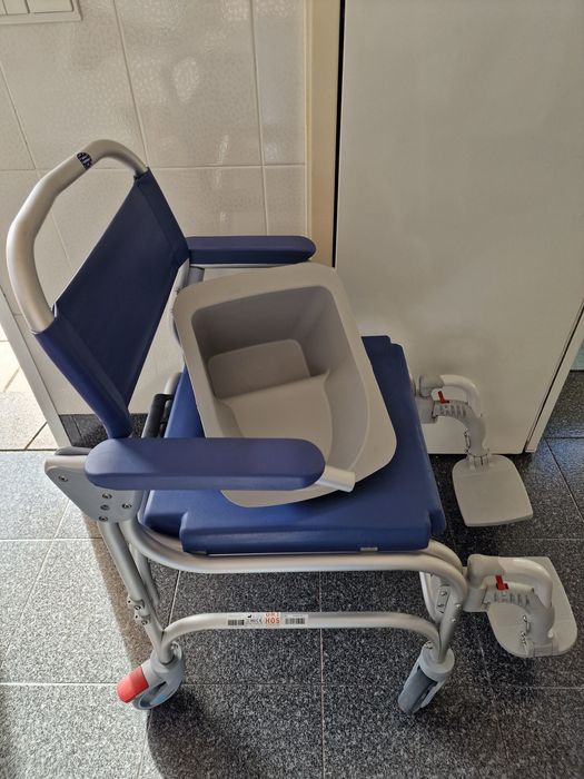 Cadeira de banho e sanita