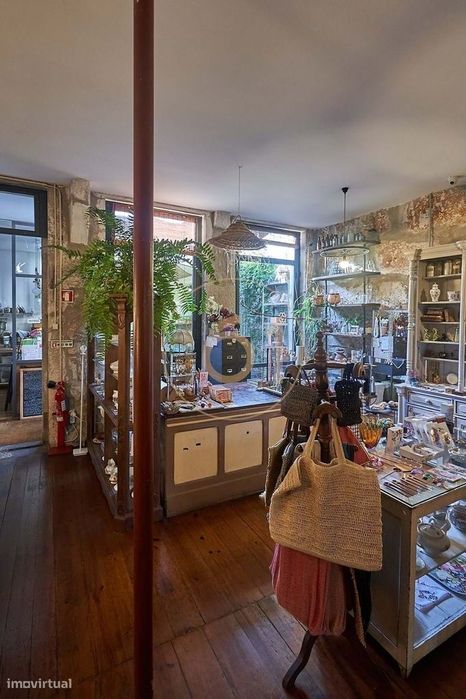 Loja na Travessa de Cedofeita para venda