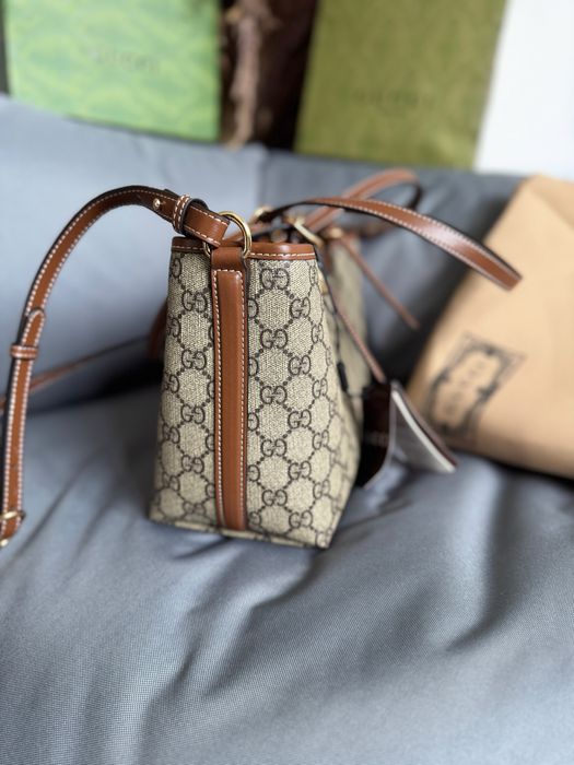 Сумка жіноча шопер тоут Gucci emblem medium tote bag гуччи женская GG
