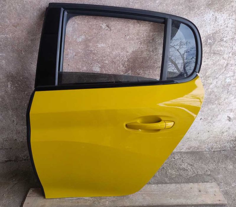 Двері Peugeot 208 2 II передні або задні праві ліві разборка