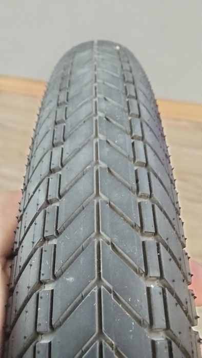 Продам покрышку Maxxis