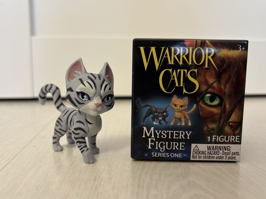Коти вояки офіційна фігурка Срібнострумка; Warrior cats Silverstream mystery figure; Коты воители Серебрянка