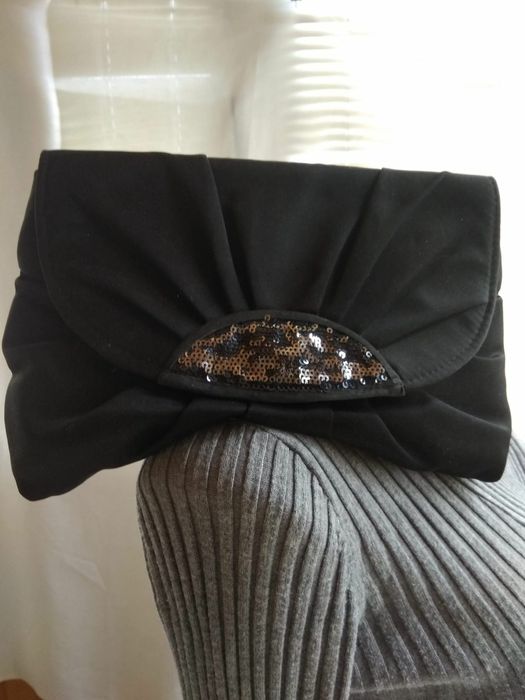 Сумка клатч с паетками бисер черная атлас в отличном состоянии