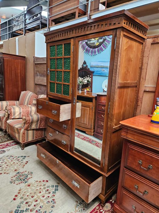 Roupeiro antigo - óptimo estado geral