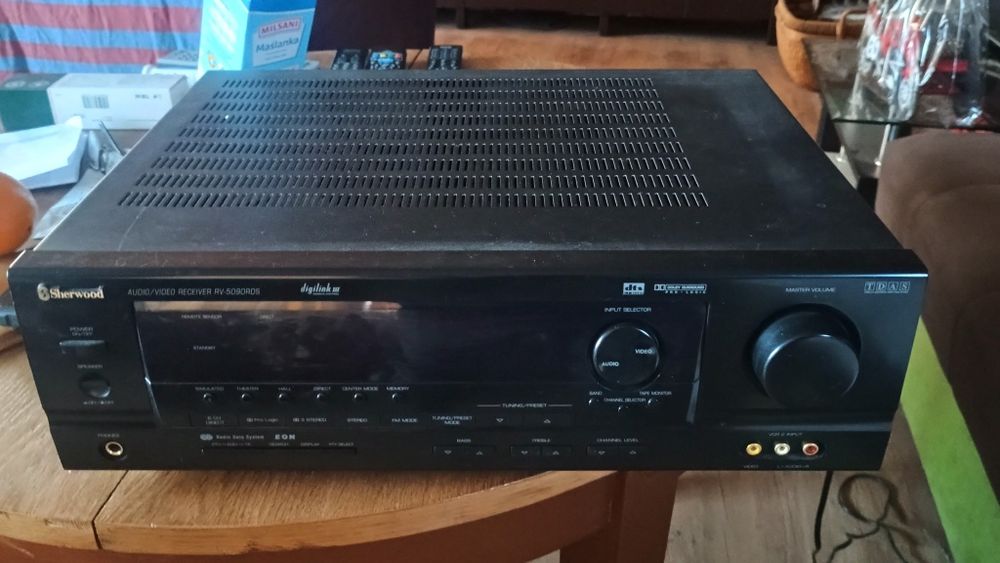 Amplituner z kinem Sherwood bdb