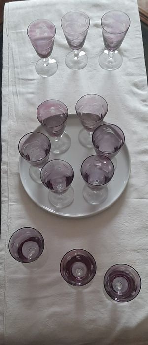 Conjunto de 12 copos de vidro com gravura
