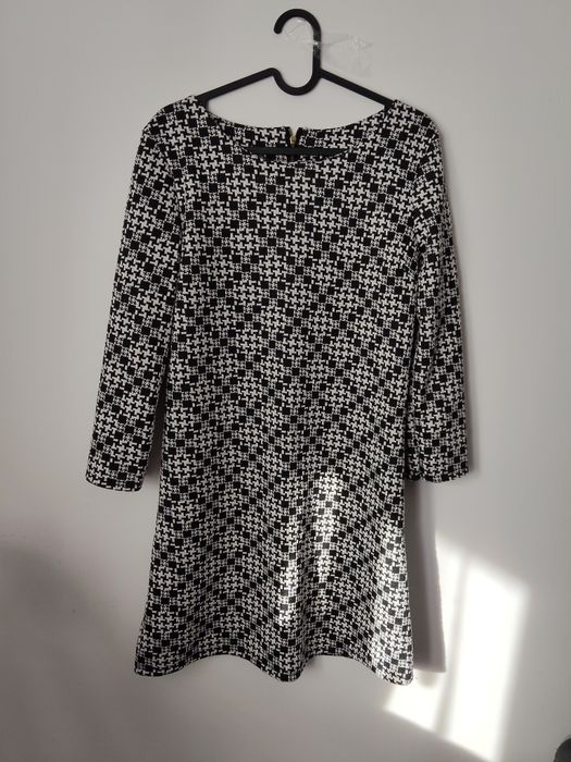 Sukienka z rękawami 3/4