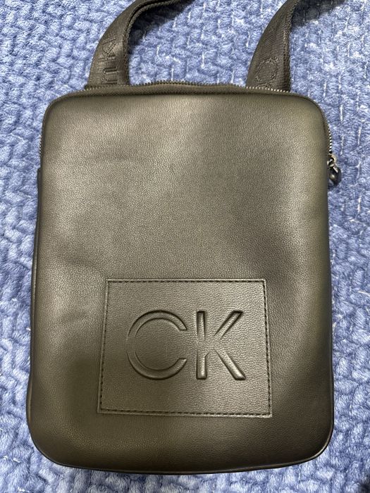 Продам мужскую сумку Calvin Klein