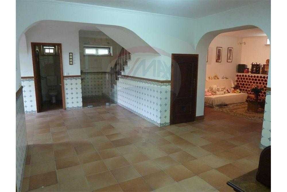 Moradia para 2 famílias em Venda do Pinheiro