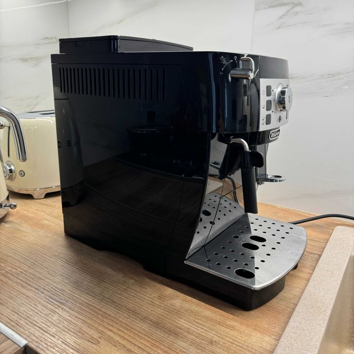 Кофемашина Delonghi ECAM 22.112