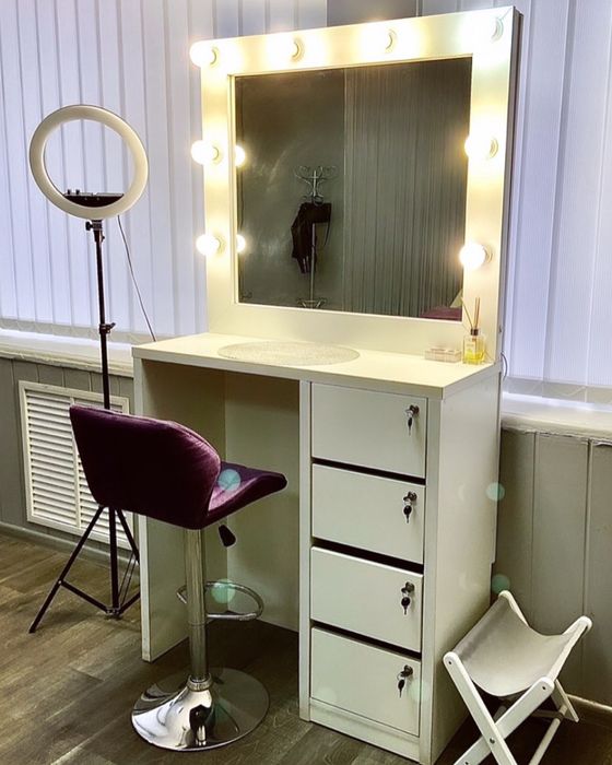 Продам візажний стол і стілець