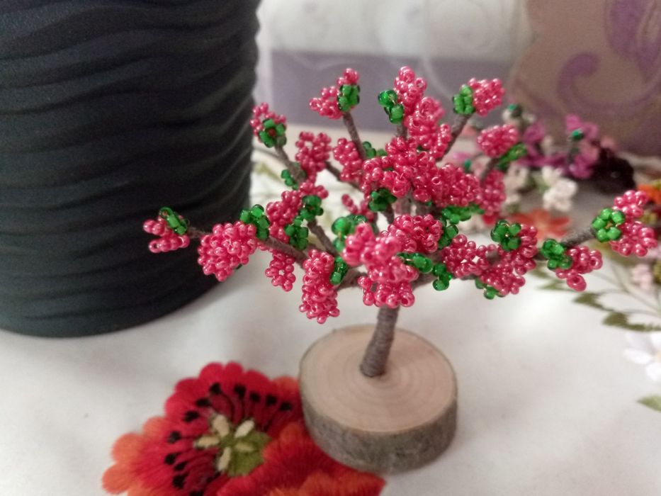 Дерево з бісеру 10см червоного кольору