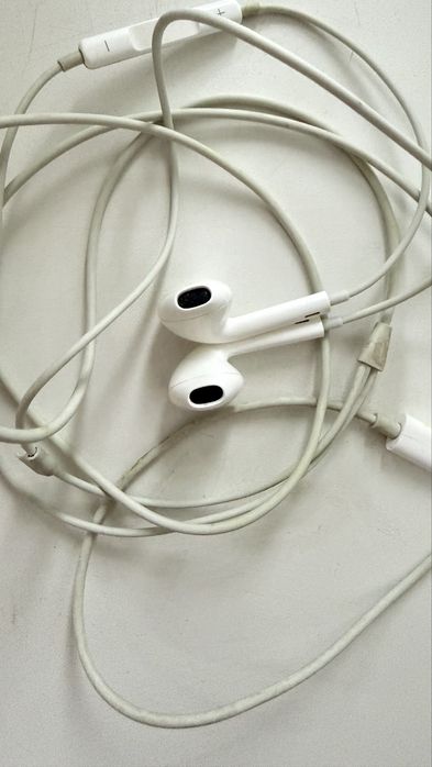 Продам проводные наушники оригинал Apple EarPods с разъемом Lightning