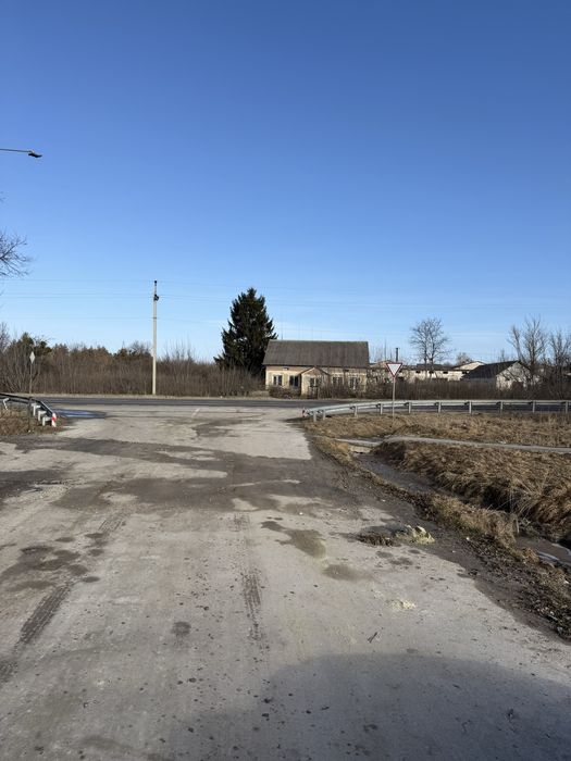 Приміщення та земя на трасі Київ-Чоп