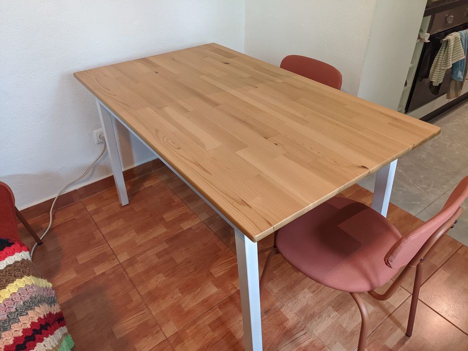 Mesa de sala jantar PINNTORP Ikea branca e castanha