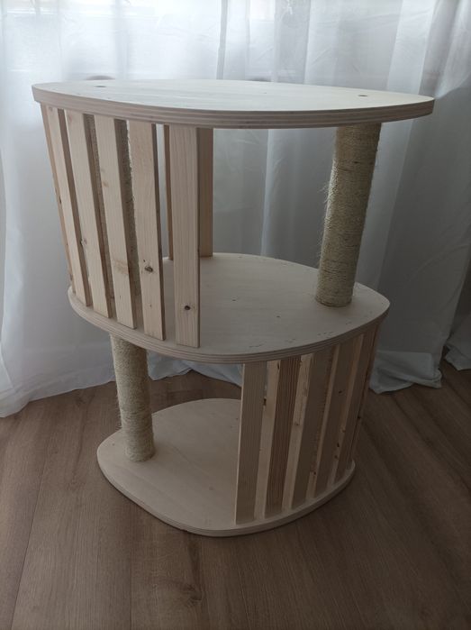 Ręcznie robiony drapak dla kota – 3-poziomowy, drewniany, stylowy