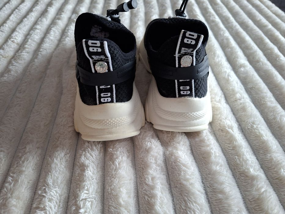 Czarny sneakersy Steve Madden