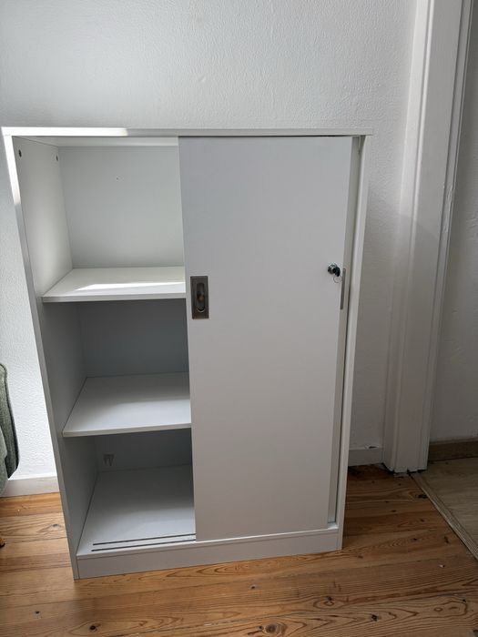 Armário IKEA com chave