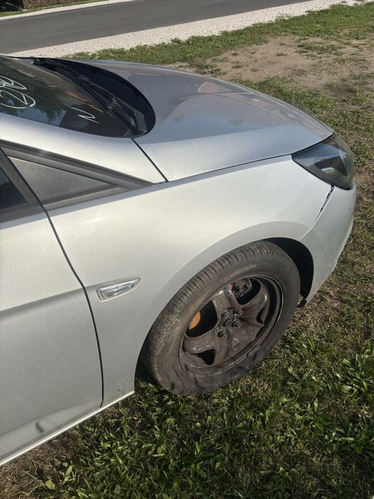 Opel Astra K 2018 Błotnik prawy przód Z176