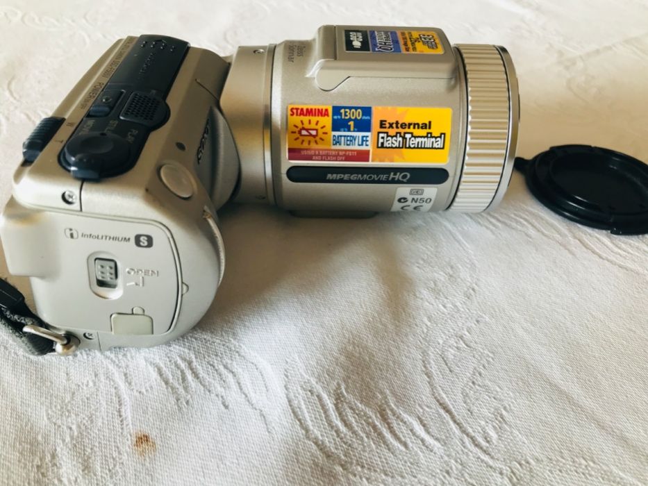 Sony DSC-F505V, lente fixa Carl Zeiss