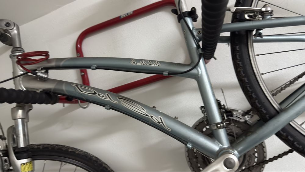 Bicicleta com muito pouco uso
